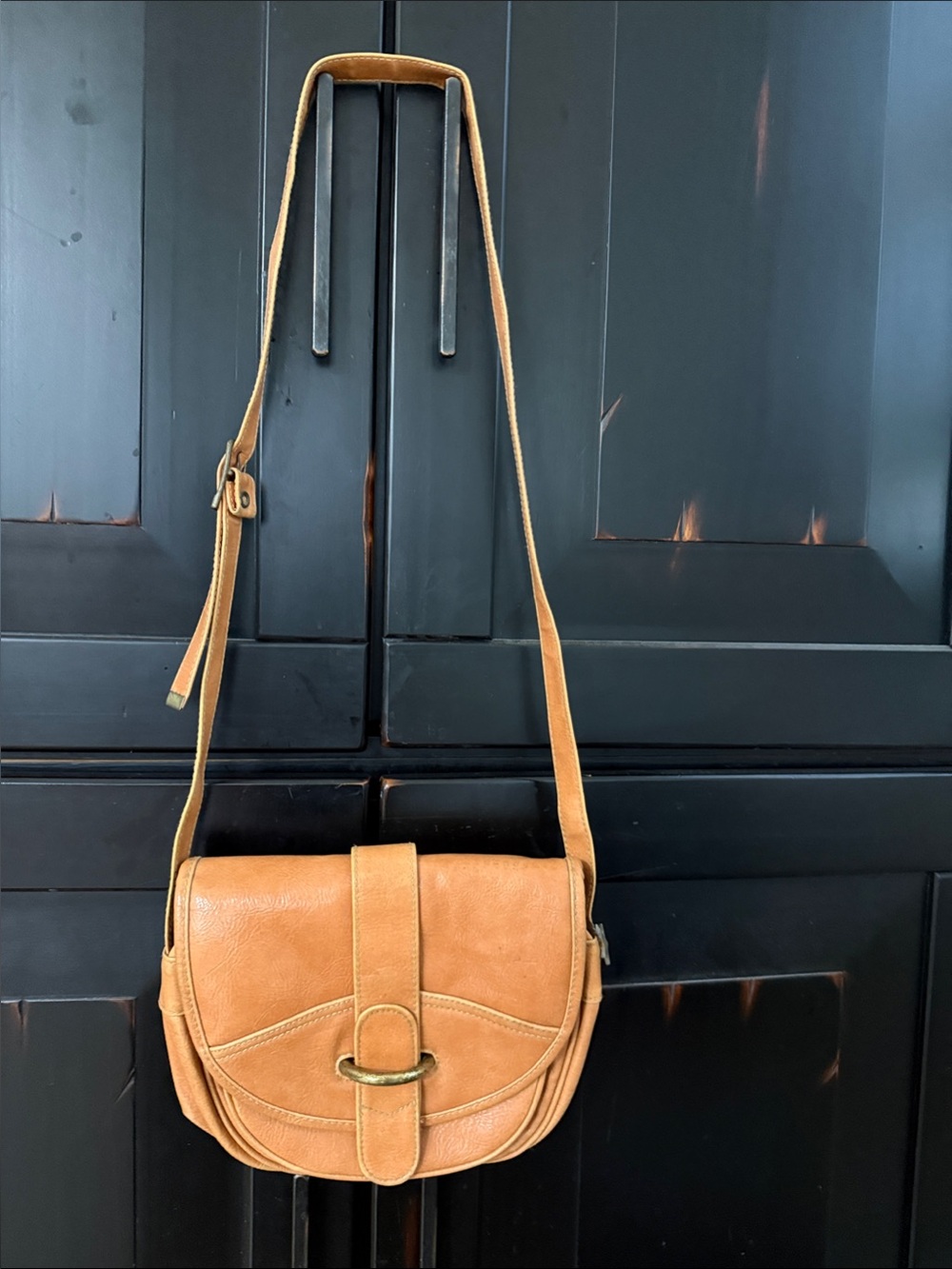 True Vintage Capezio Tan Saddle Crossbody with Gold Ring Detail